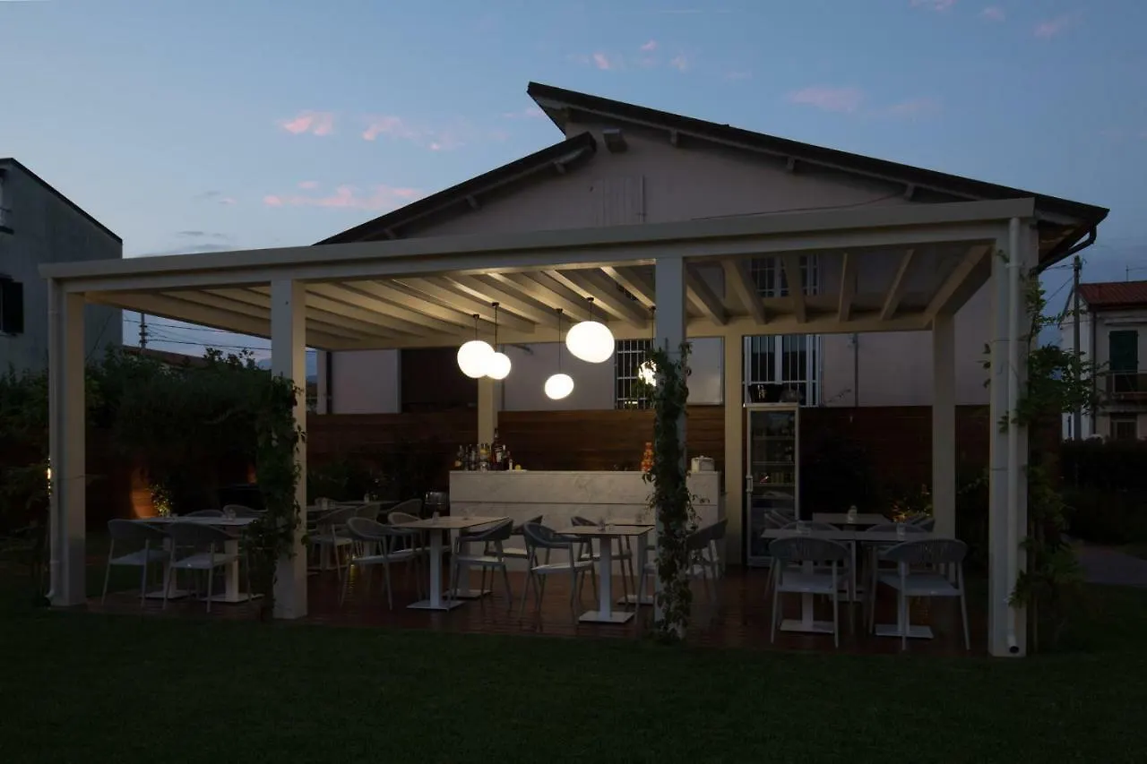 Hotel Luna Marina di Massa 3*,  Italy